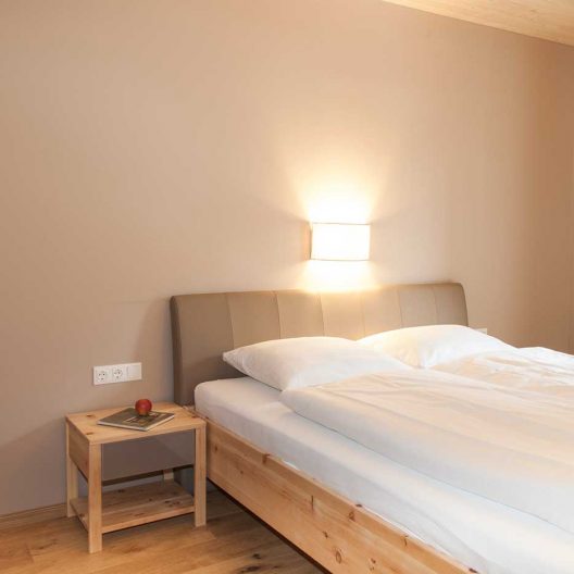 Hotel Friedlwirt Ferienwohnung Schlafzimmer Doppelbett