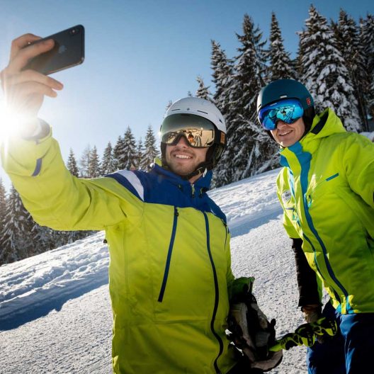 Winter Skifahren Piste Pärchen Selfie